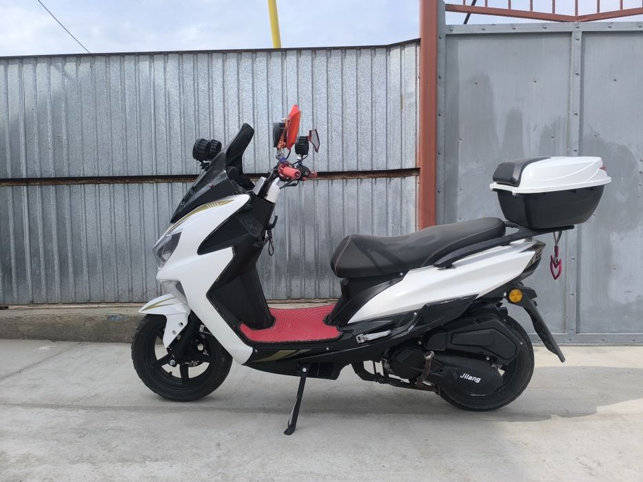 Скутер макси 150 кубов