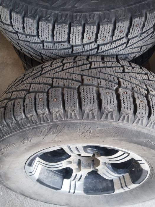 Шыный с диском в отличном состоянии