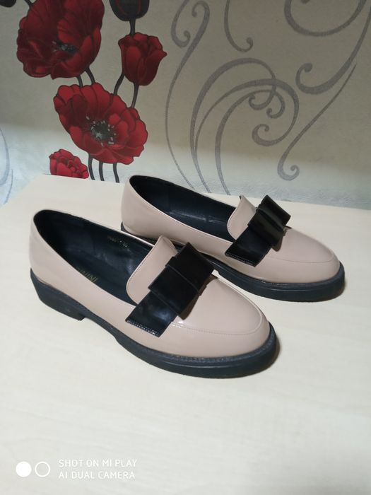 Лоферы новые продам.