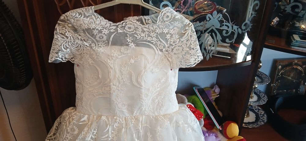 Срочно продаются новые детские платья на девочек 2-7лет