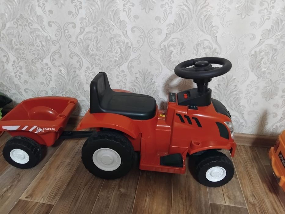 Продам трактор с телегой, ездит сама