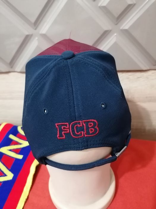 Оригинален футбол фенски шал  шапка Barcelona