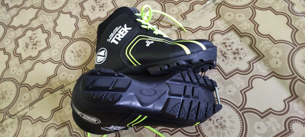 Лыжные ботинки на мальчика