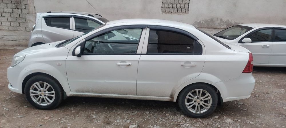 Neksiya 3 2chi pozitsiya srochna sotiladi