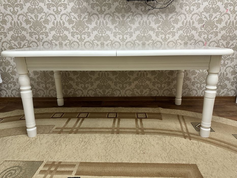 Продам стол для гостиной