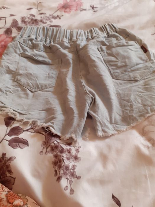 vând pantaloni scurți fete blugi