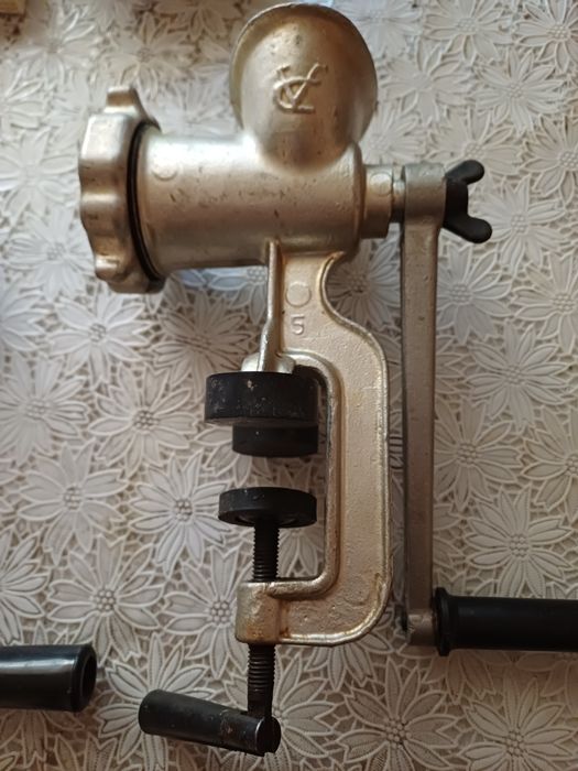 Продам ручные мясорубки.ссср.