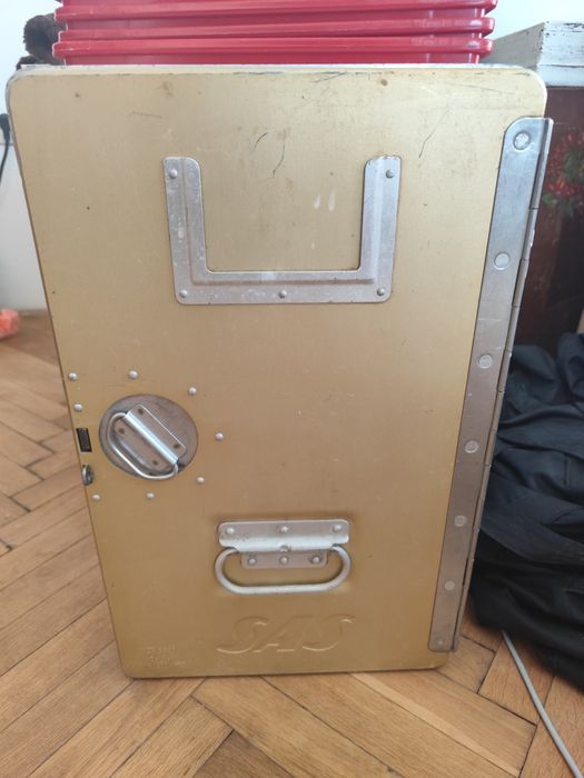 Шкаф за самолетна количка на SAS