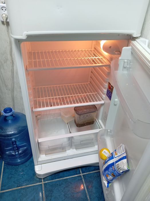Продам Холодильник индезит