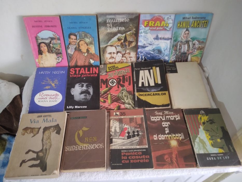 Vând cărți ieftin la 20 de lei bucata