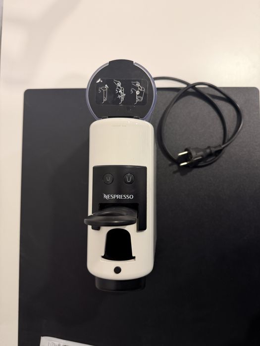 Espressor Nespresso Essenza Mini