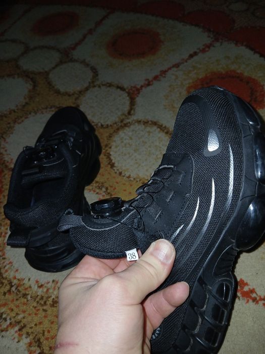 Adidași de muncă cu fier în vârf