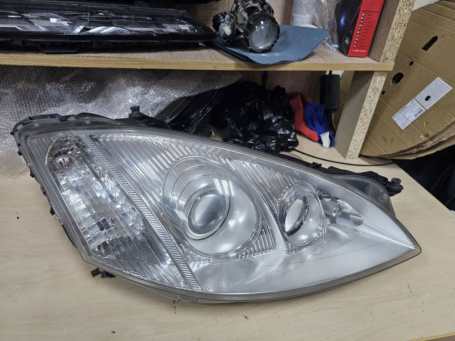 Десен фар Mercedes W221 Xenon десен фар мерцедес 221