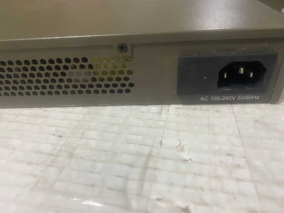 Switch cu 24 porturi Gigabit IP-COM G1024D, 10/100/1000 Mbps