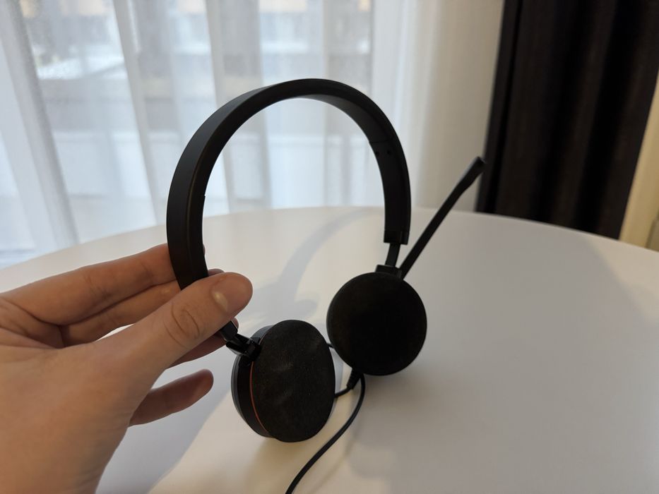 Jabra слушалки.