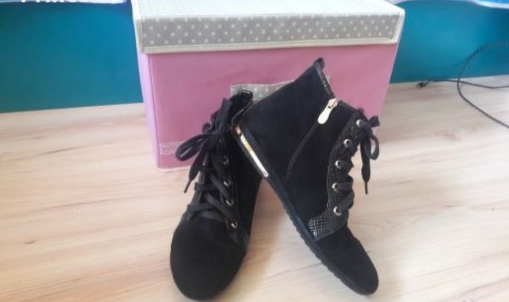 Дамски обувки в черно