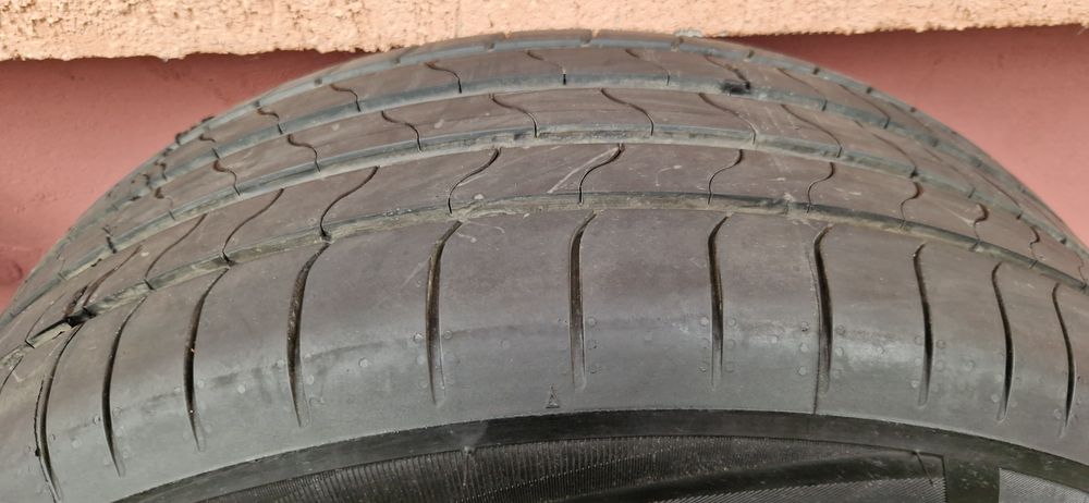 Vând cauciucuri de vară Bridgestone 225/55/R18
