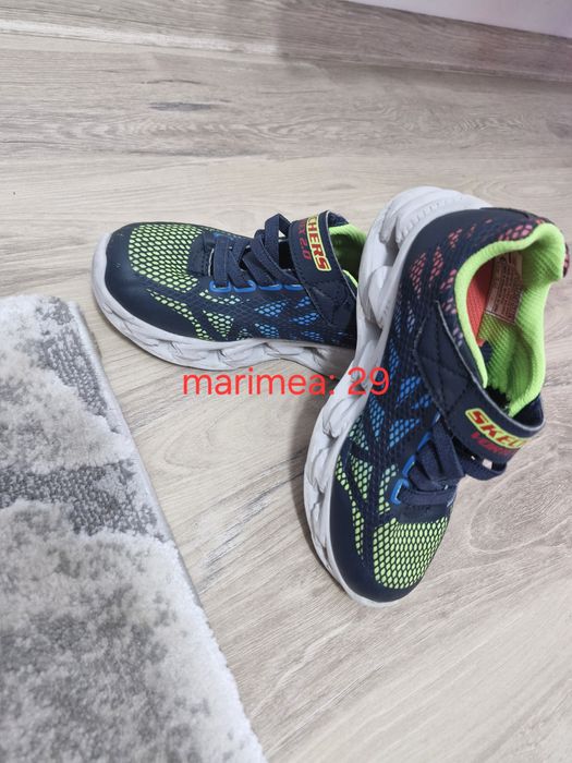 Adidasi si alte accesorii pentru copii