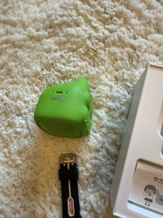 Часы детские . Со слотом для сим карты .