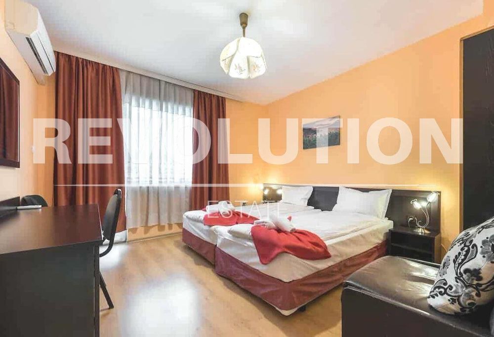 Тристаен апартамент в района на Червен площад!