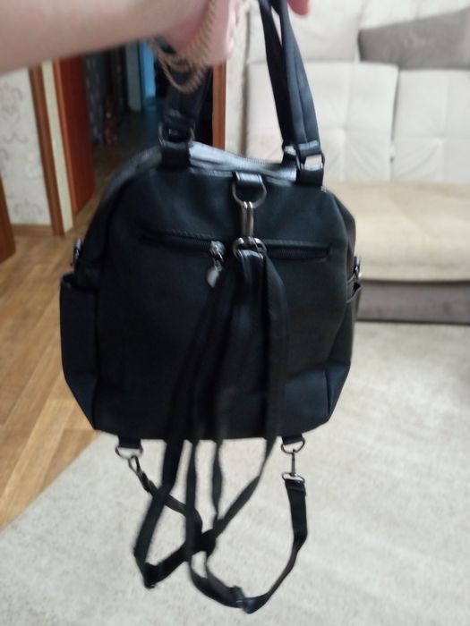 Продам новые кожаные сумки.