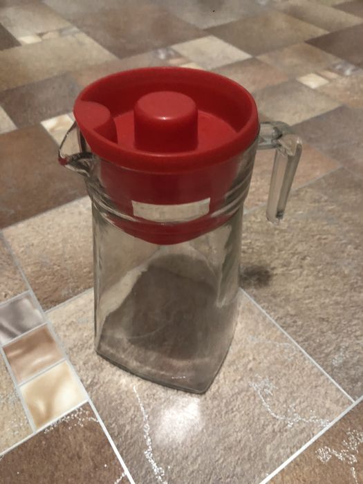 Кувшин литровый.   .