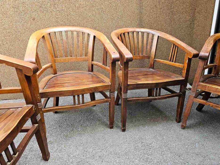 Шкаф с дърворезба и фрезовани елементи