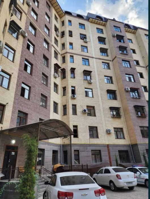 Продается 3х комнатная квартира,8 роддом,ул Кичик Бешагач,140м2