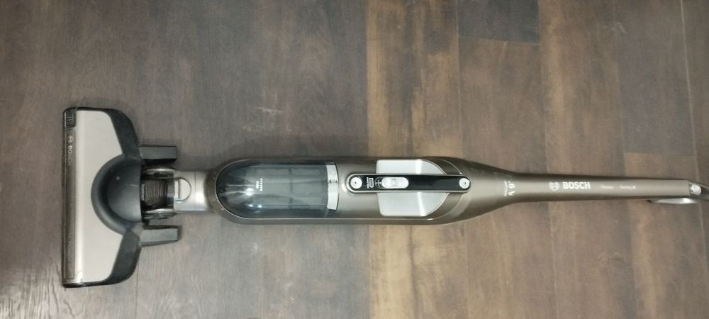 Vând aspirator vertical Bosch, puțin folosit și în stare foarte bună.
