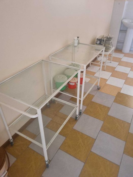 Столик передвижной процедурный стеклянный