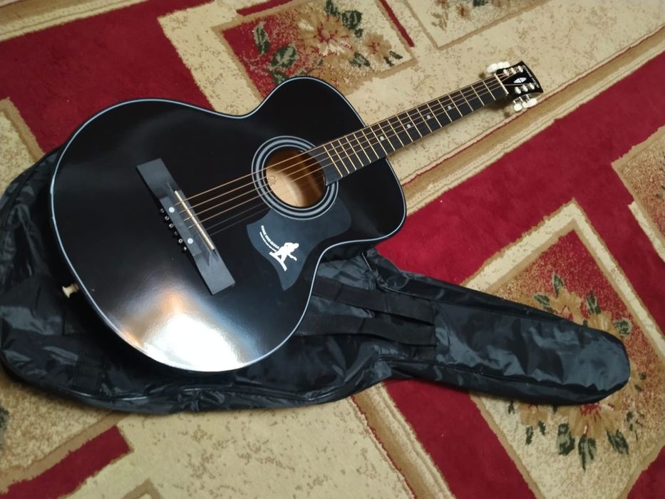 Срочно продам гитару в отличном состоянии