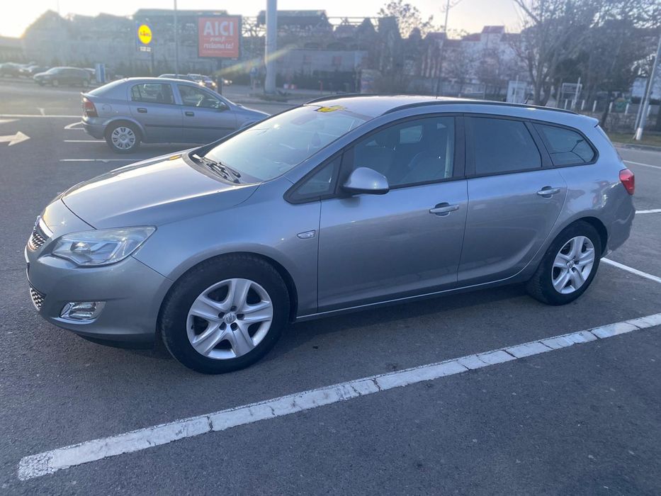 De vânzare Opel astra j sports tourer 2012