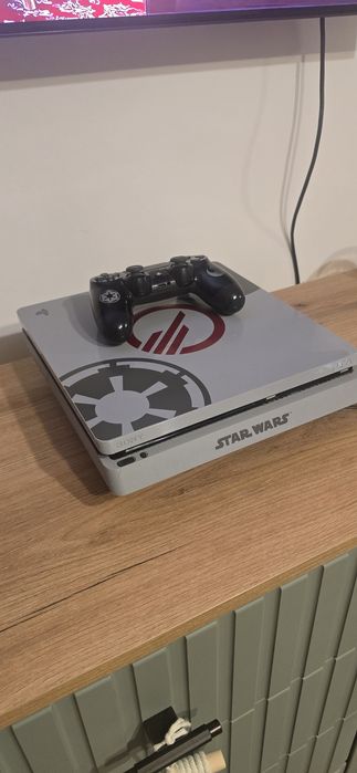Vand sony ps4 slim cu 8 jocuri