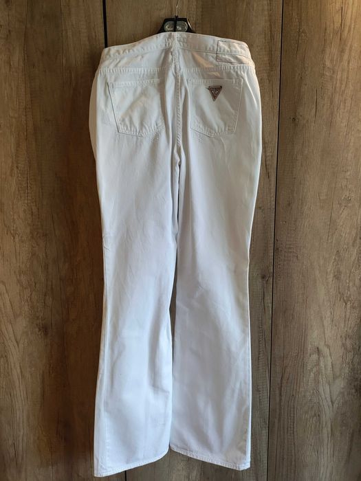 Дамски дънки Guess! В отлично състояние, без забележки.