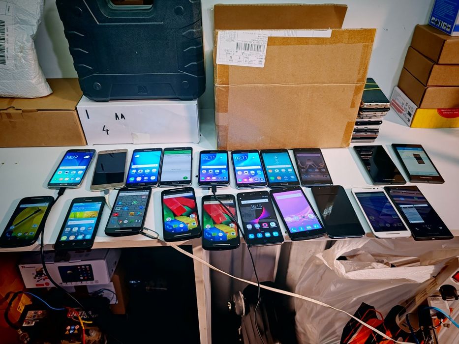 Lot 37 Telefoane la SUPER PRET ! Sunt Functionale !