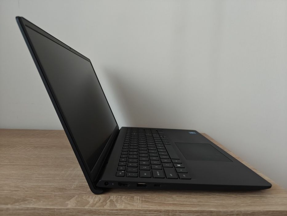 Laptop Dell Vostro 3530 – i3 Gen 13,  Garanție valabilă