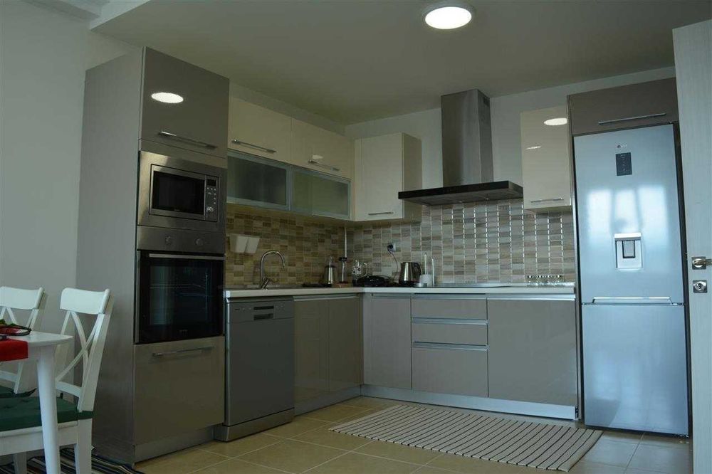 Дава се под наем Двустаен апартамент в Бургас, Лазур - 48 кв.м за 204 € - Снимка #1