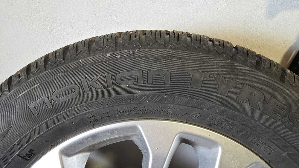 Set Roti Ford Kuga cu jante originale pe 17, anvelope Nokian iarna 2022, valve cu senzori de presiune originali