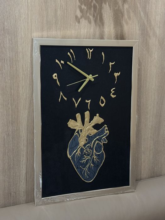 Дизайнерские часы  ручной работы с текстурной пастой