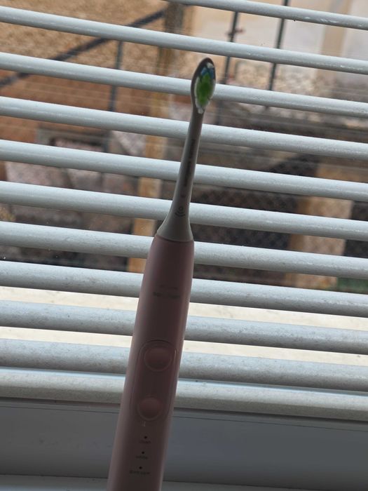 Електрическа четка за зъби Philips Sonicare HX684J – Розова