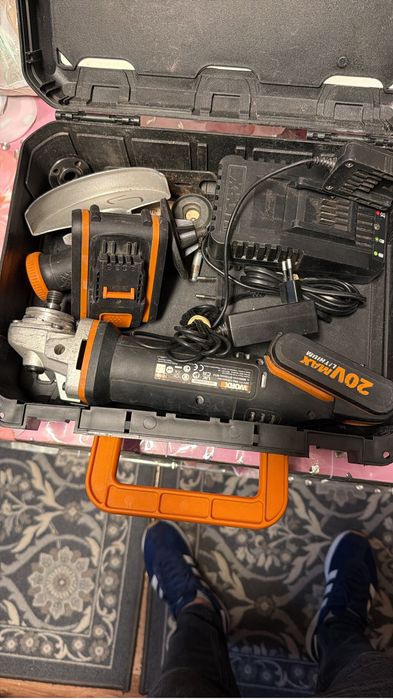 Flex worx cu 2 acumulatori si 2 incarcatoare