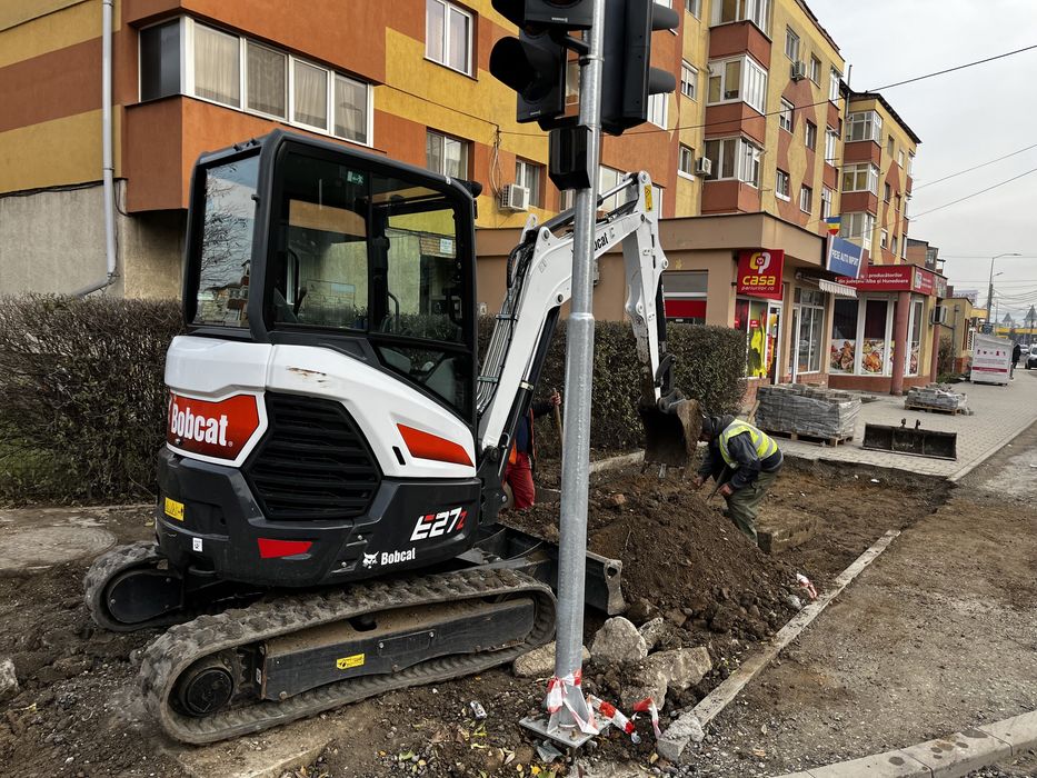 Excavator !miniexcavator 2,7 t și basculabila de inchiriat