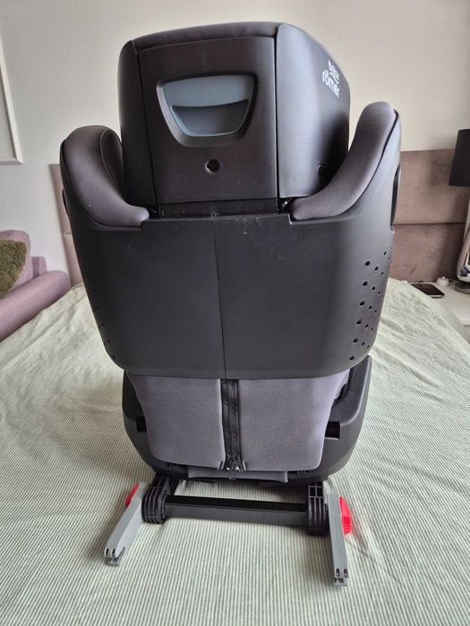 Ново детско столче Britax Römer Kidfix M i-Size BR (3.5 - 12год) с ISOFIX в сив цвят (Midnight Grey)