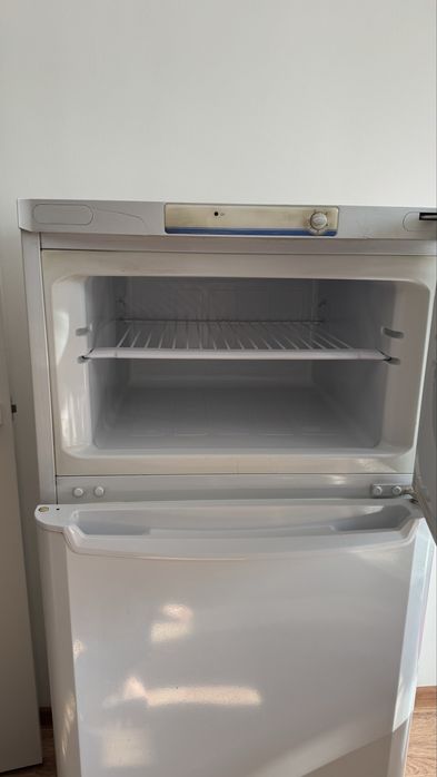 Продается Холодильник Indesit