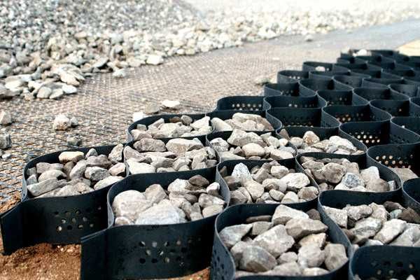 Объемная георешетка/ Georeshetka уклон, щебень, ландшафт