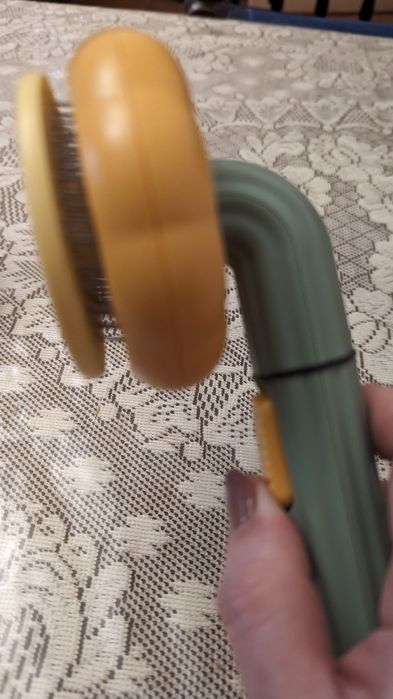 Продам фирменную пуходерку-щетку для питомцев