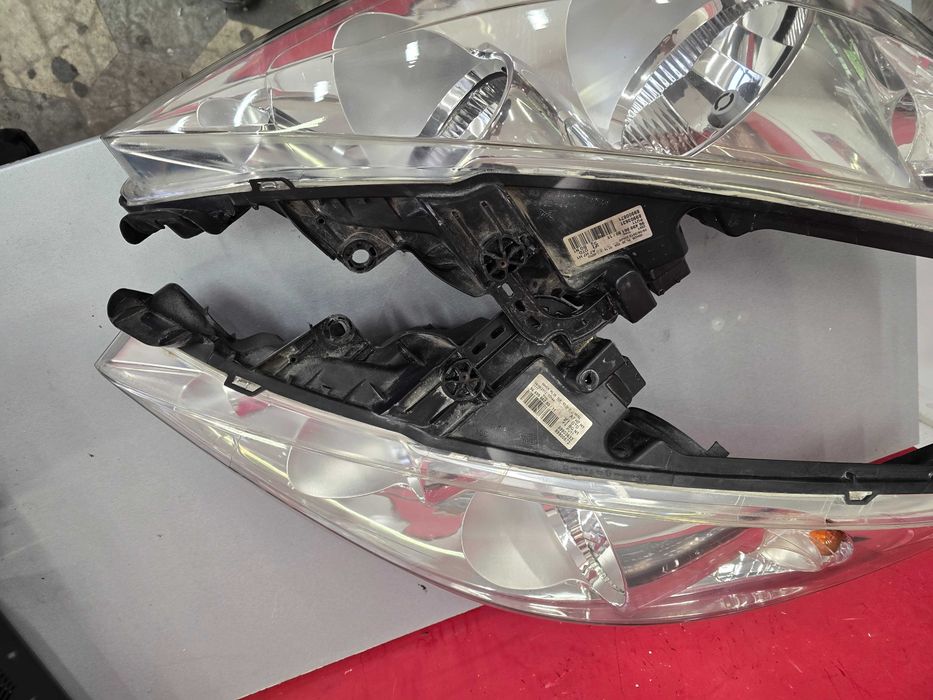 Оригинални фарове Пежо 207  Peugeot 207