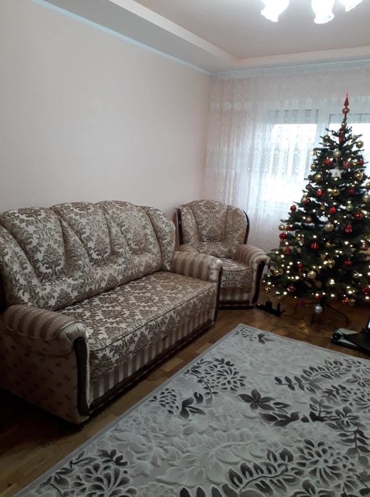 Canapea extensibila 3 locuri