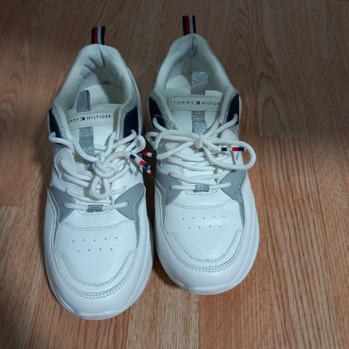 Adidasi tommy ne 38