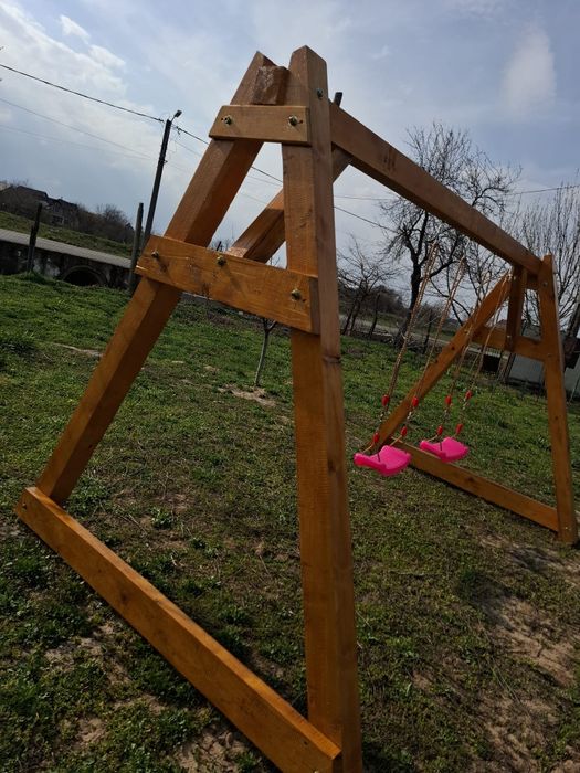 Leagan lemn cu 3 posturi. Craiova